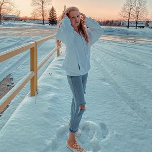 Meet your Posher, Lara